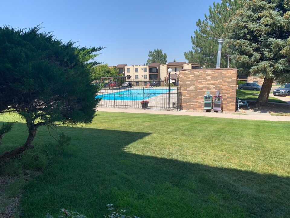 4460 S Poplar St, Unit Pine Tree Condo Unit #106 in Casper, WY - Foto de edificio