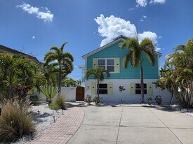 2921 Dupont St S in Gulfport, FL - Building Photo