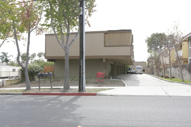 675 W 18th St in Costa Mesa, CA - Building Photo - Building Photo