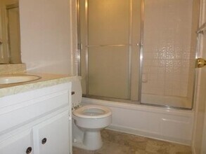 1818 Hasti Acres Dr in Bakersfield, CA - Building Photo - Building Photo