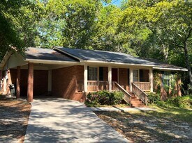 212 Henderson St in Statesboro, GA - Building Photo