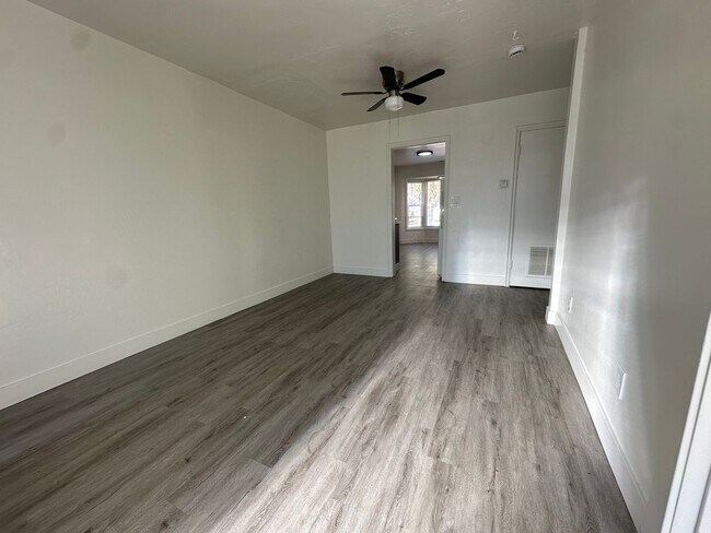 8585 S 40 E in Sandy, UT - Building Photo - Building Photo