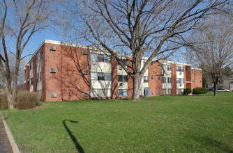 Pioneer Apartments in Richfield, MN - Building Photo - Building Photo