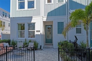 2451 Mangum Ct in Sarasota, FL - Building Photo