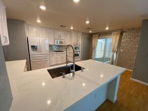 321 Copper Pine Ave in North Las Vegas, NV - Building Photo - Building Photo