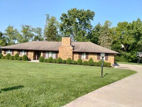 145 Marbrook Dr in Dayton, OH - Building Photo - Building Photo