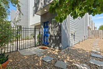 2119 Hadley St in Houston, TX - Foto de edificio - Building Photo