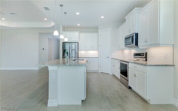 374 Spg Hl Lk Lp in Cape Coral, FL - Building Photo - Building Photo