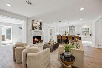 13616 Rolling Hills Ln in Dallas, TX - Building Photo - Building Photo