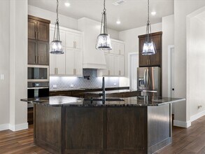 8103 Oak Hollow Dr in Arlington, TX - Building Photo - Building Photo