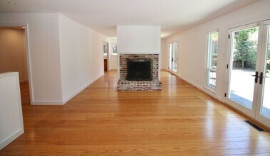 49 Cushing Ave in San Rafael, CA - Foto de edificio - Building Photo
