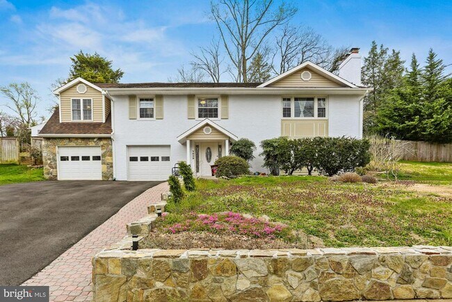 7029 Old Dominion Dr in McLean, VA - Building Photo - Building Photo