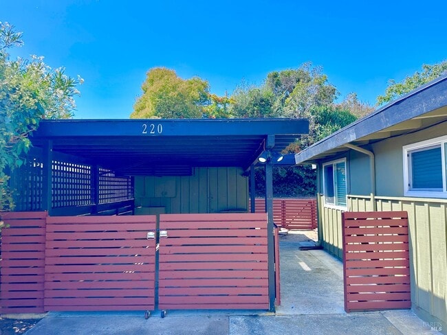 property at 220 Los Altos Pl