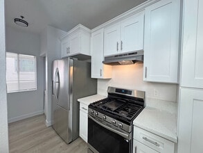 156 S Oak Knoll Ave, Unit 301 in Pasadena, CA - Foto de edificio - Building Photo