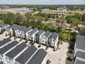 3704 Creekmont Grn Ln in Houston, TX - Foto de edificio - Building Photo