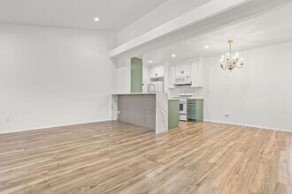 5500 Lindley Ave in Los Angeles, CA - Building Photo - Building Photo