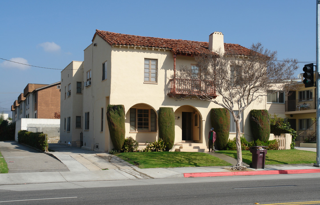 711 E Chevy Chase Dr in Glendale, CA - Building Photo