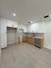 9007 SW 38th St in Miami, FL - Building Photo - Building Photo