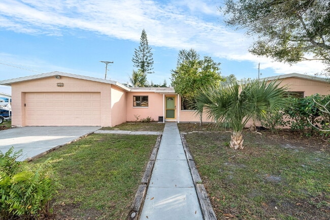 155 Melbourne Ave in Merritt Island, FL - Building Photo - Building Photo