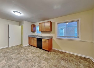 9021 S Albany Ave in Evergreen Park, IL - Foto de edificio - Building Photo