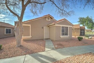 7040 W Olive Ave in Peoria, AZ - Building Photo - Building Photo