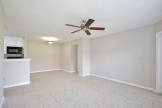 6130 Westgate Dr in Orlando, FL - Building Photo - Building Photo