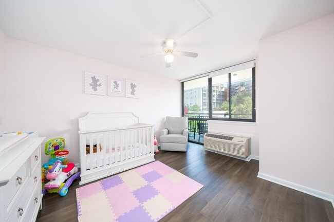 551 Observer Hwy in Hoboken, NJ - Building Photo - Building Photo