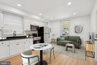 9 W Hinckley Ave in Ridley Park, PA - Building Photo - Building Photo