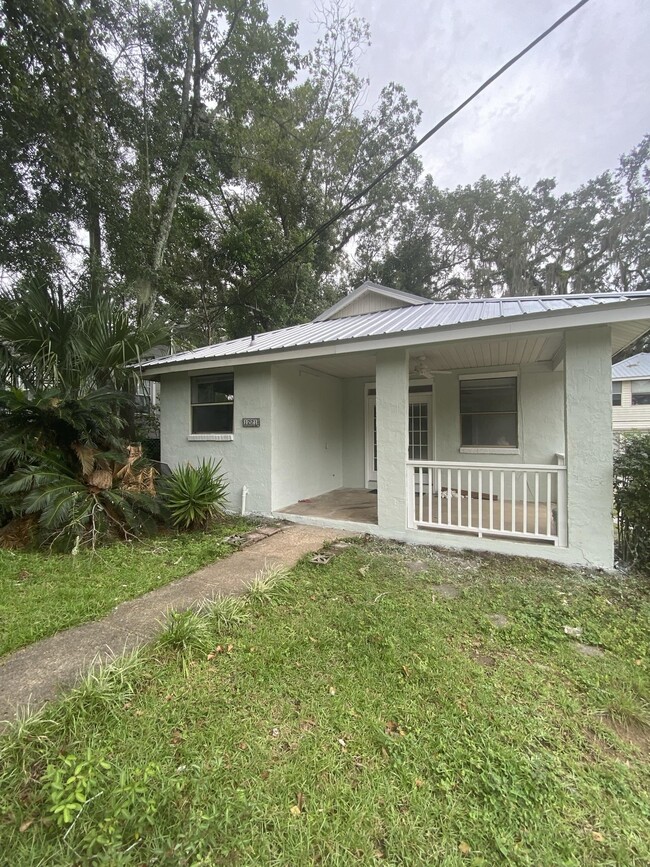 1221 N Duval St in Tallahassee, FL - Building Photo - Building Photo