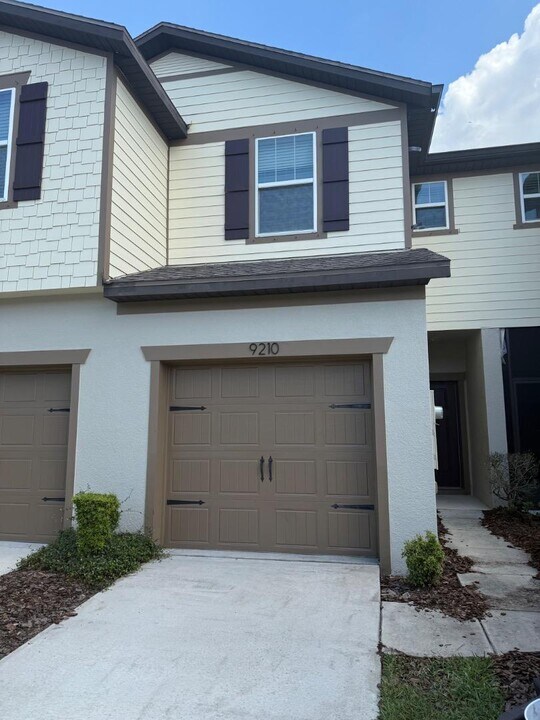 9210 Hillcroft Dr in Riverview, FL - Building Photo