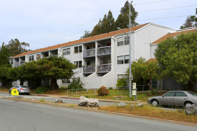 Casa Pacifica Apartments in Pacifica, CA - Building Photo - Building Photo