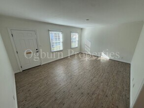 321 Hanover Arms Ct in Winston-Salem, NC - Building Photo - Building Photo