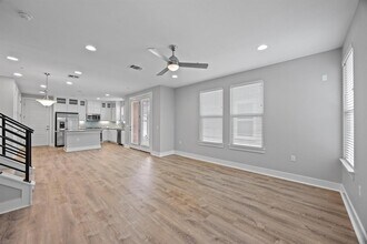 2222 Simond Ave in Austin, TX - Foto de edificio - Building Photo