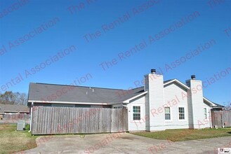 300 Woodale Dr in Monroe, LA - Building Photo - Building Photo