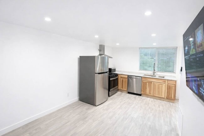 7948 Capistrano Ave in Los Angeles, CA - Building Photo - Building Photo