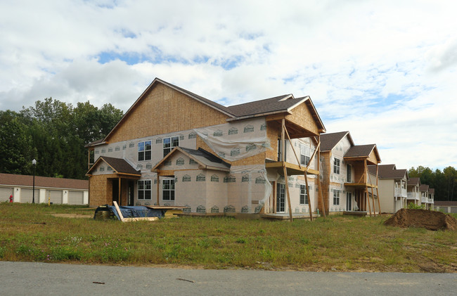 Split Rail Phase II in Gansevoort, NY - Foto de edificio - Building Photo