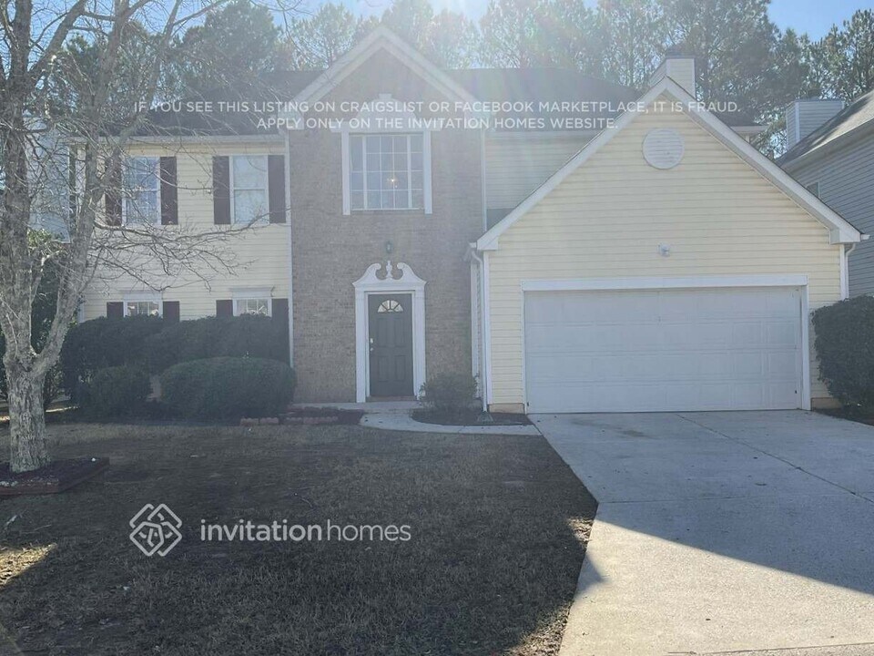 2070 Dartmoth Way in Villa Rica, GA - Building Photo