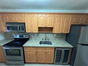 5839 SW 74th Terrace in South Miami, FL - Building Photo - Building Photo