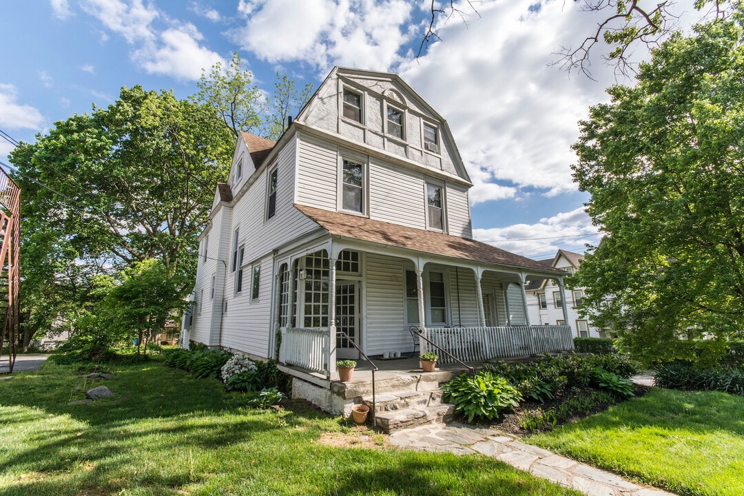 157 Cricket Ave, Unit #5 in Ardmore, PA - Foto de edificio