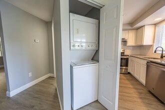 365 Woodford Ave in Plainville, CT - Building Photo - Building Photo
