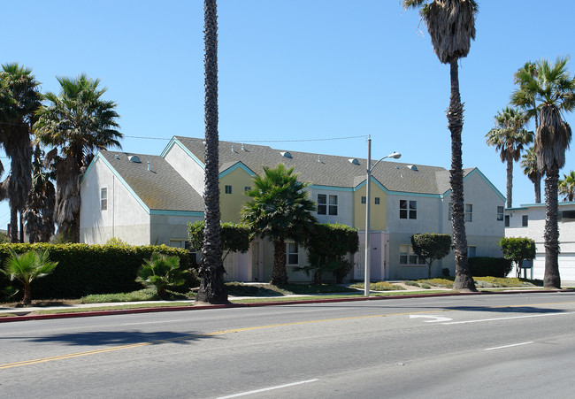 434-444 W Channel Islands Blvd in Oxnard, CA - Building Photo - Building Photo