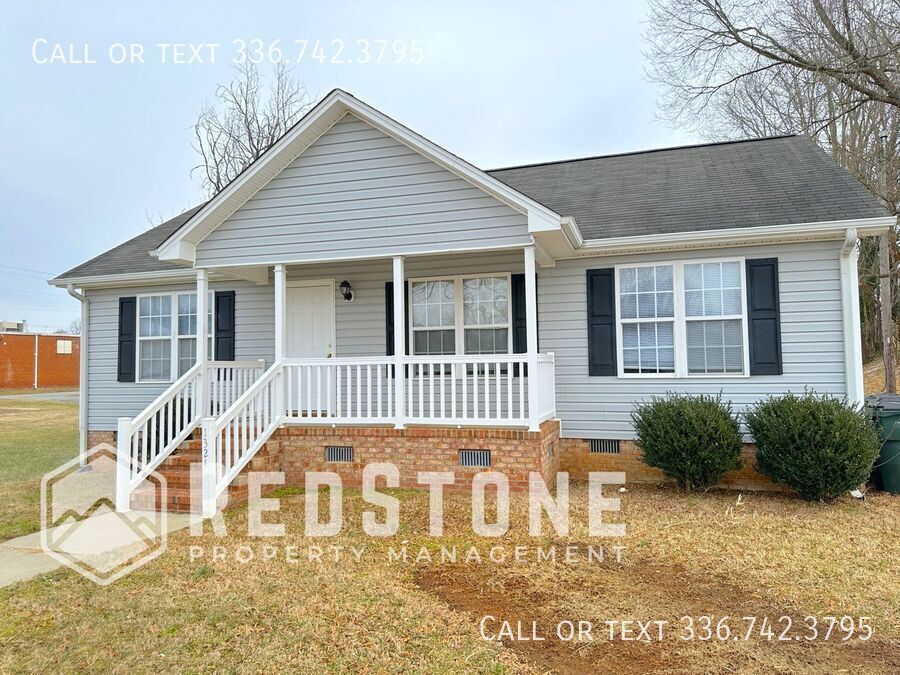 1324 Whitsett St in Burlington, NC - Building Photo