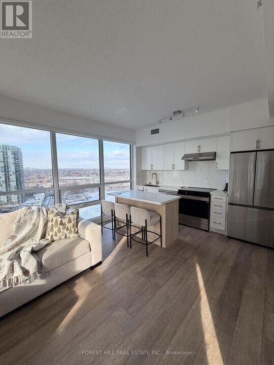 2200 Lake Shore Blvd W in Toronto, ON - Building Photo