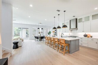 5710 Vanderbilt Ave in Dallas, TX - Building Photo - Building Photo