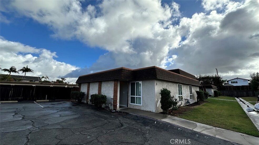 2312 Santa Ana Ave, Unit B in Costa Mesa, CA - Building Photo