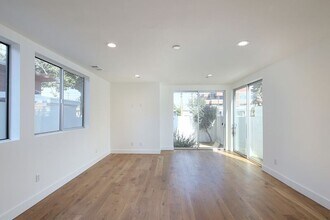 215 N Hollywood Way in Burbank, CA - Building Photo - Building Photo