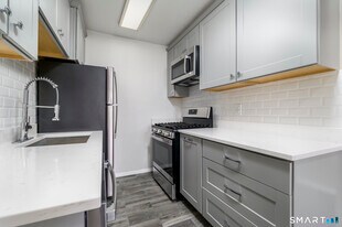 140 Grove St in Stamford, CT - Building Photo