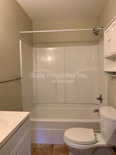 900 N Montgomery Ave in Sheffield, AL - Foto de edificio - Building Photo