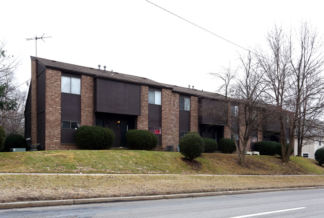 338 E Portage Trl in Cuyahoga Falls, OH - Building Photo