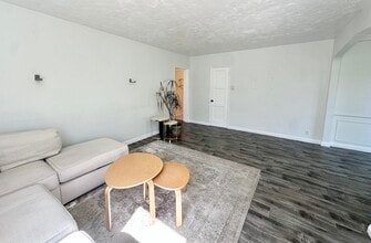 915 Indiana Ave in Venice, CA - Foto de edificio - Building Photo